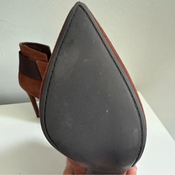 Guess Elegant Brown Suede Ankle Boots - Picture 10 of 14